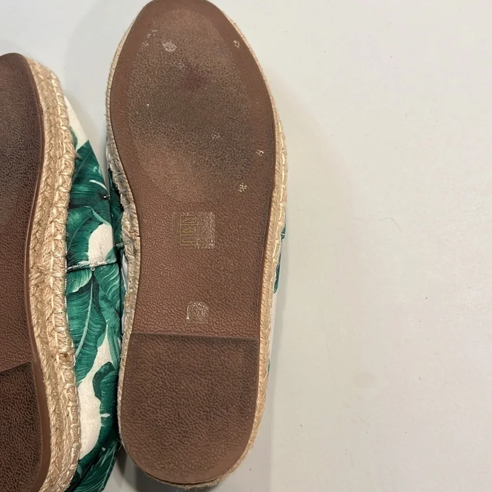 CHINESE Laundry Hayden Floral Green Espadrilles, Size 8